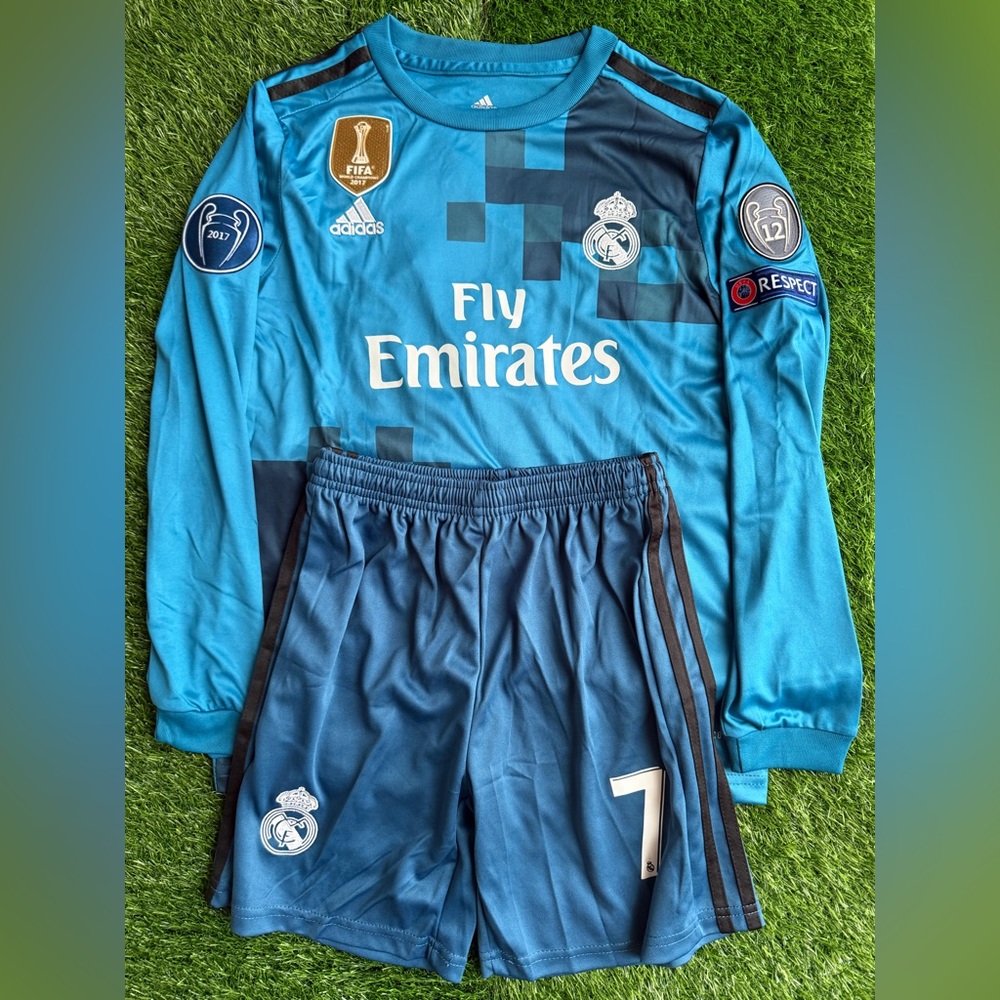 Ronaldo Madrid jersey kids set - Picture 2 of 2